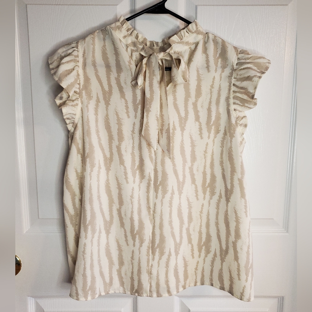 Voy Chic Cream and Tan Ruffle Sleeve Blouse. Size M. #SW